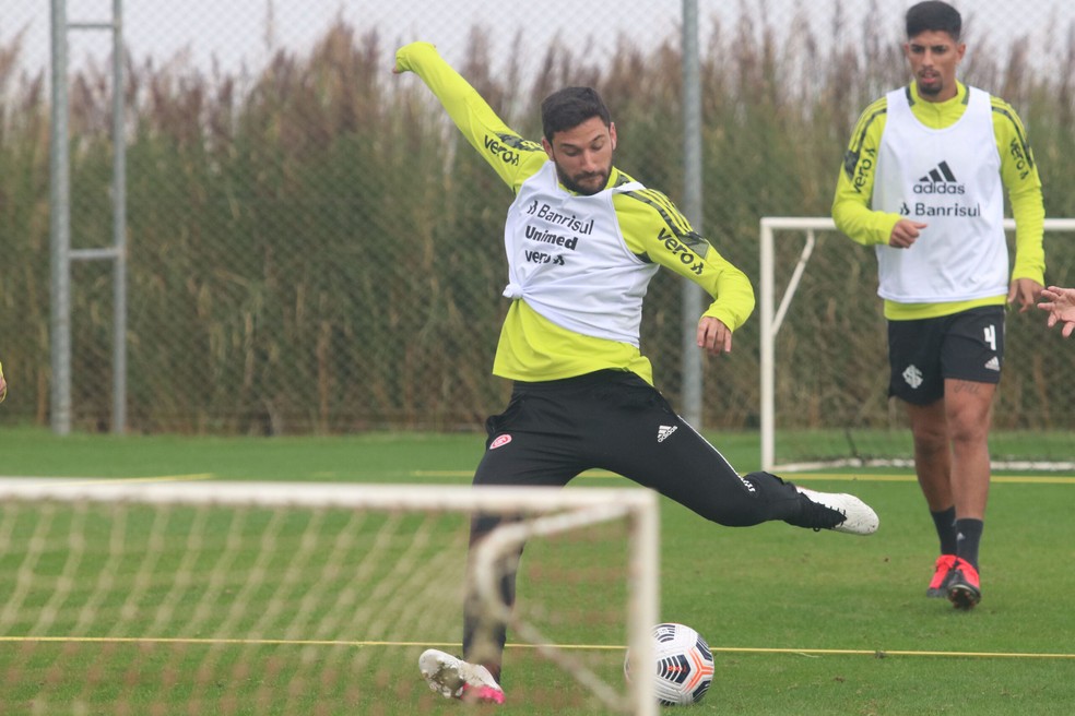 Boletim do Inter: Heitor volta e Boschilia treina com bola; Guerrero e Patrick seguem fora