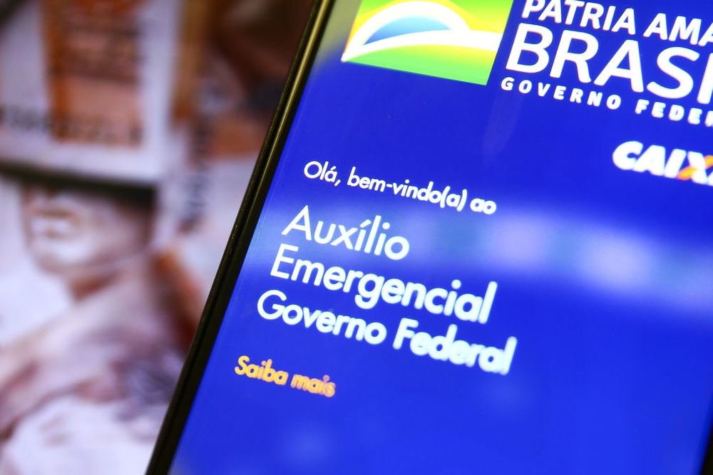 Novo auxílio emergencial só se pandemia piorar, diz Guedes