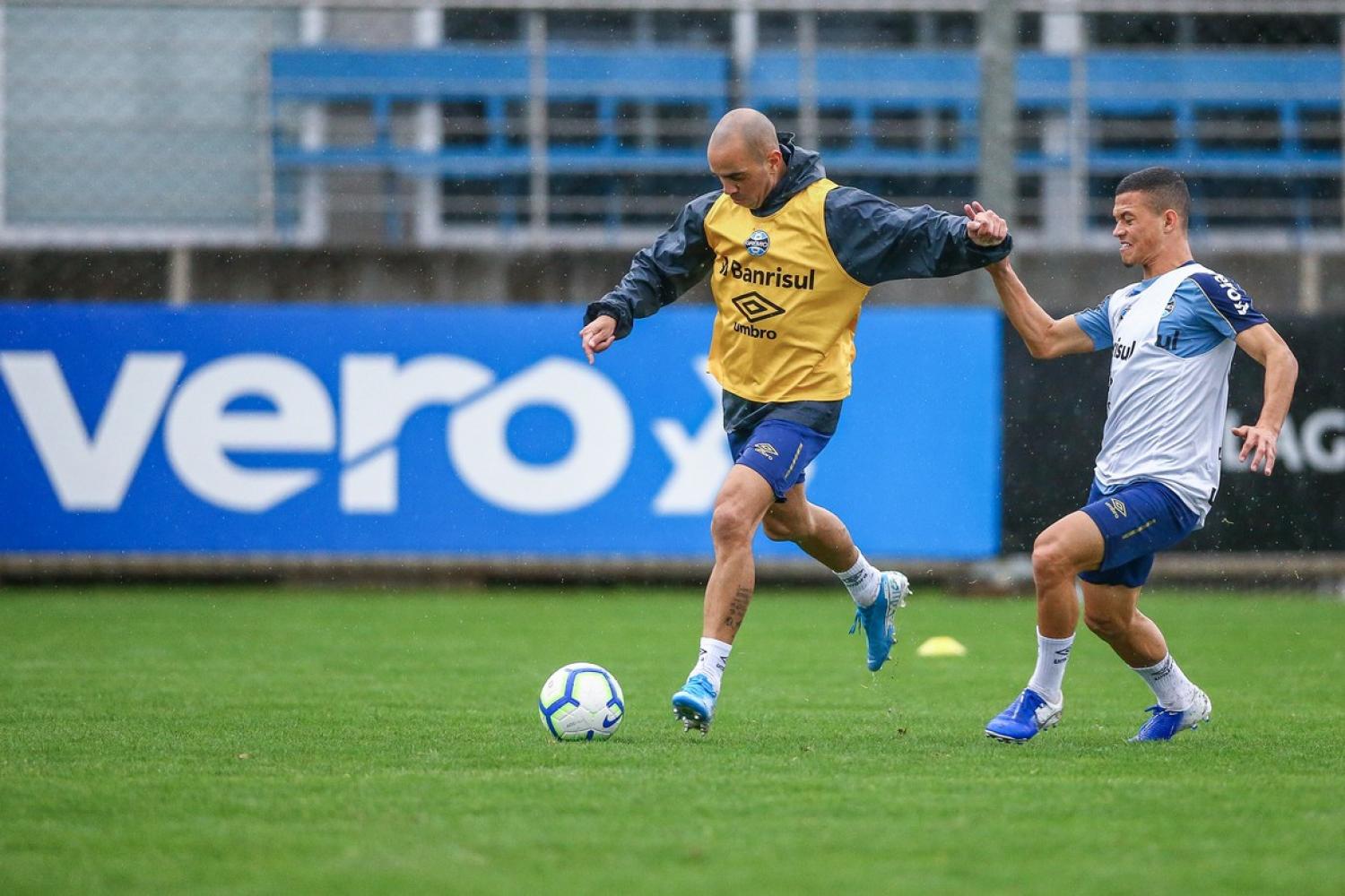 Grêmio x Athletico: Tardelli participa de treino e pode ganhar vaga de André na semifinal