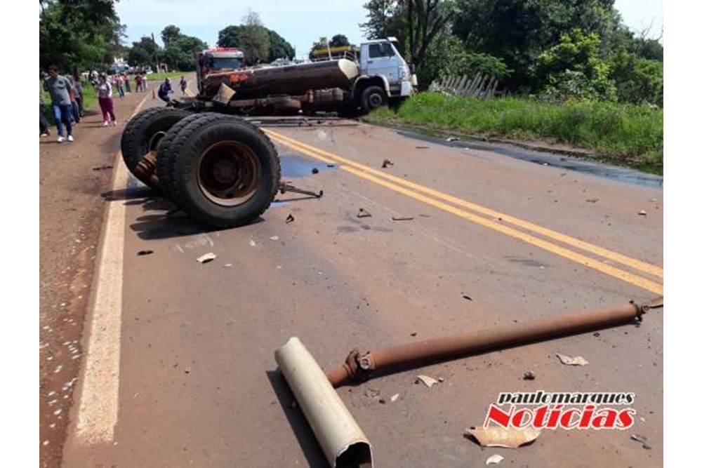 Caminhão tem eixo traseiro arrancado em acidente com trator RS-342 em Independência