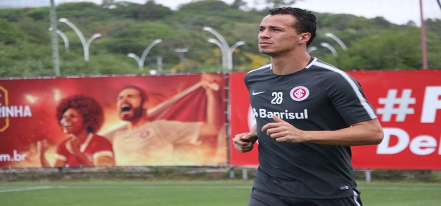 Odair comanda treino de reservas com presença de Lomba; Damião corre no gramado