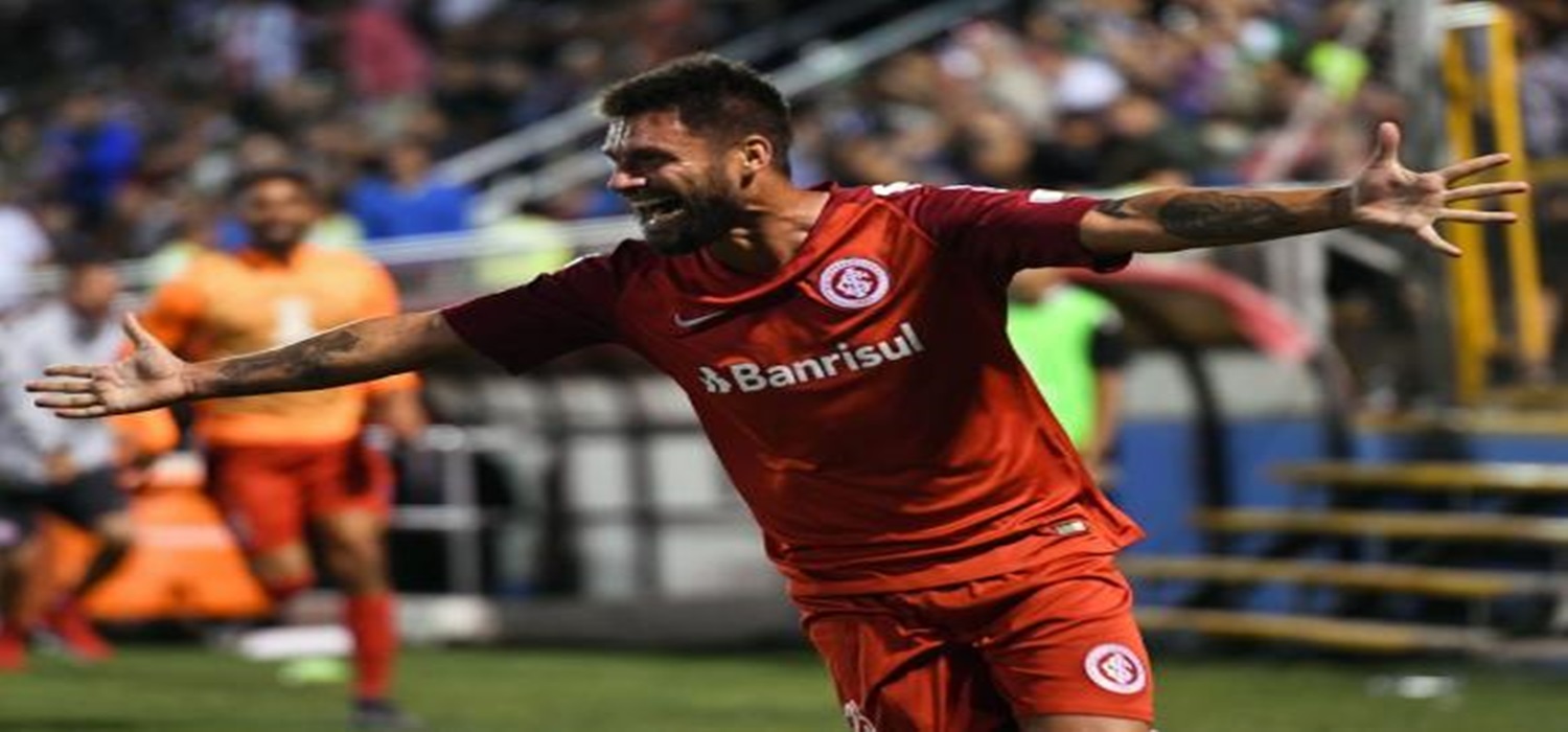 Com gol de Sobis no fim, Inter vence o Palestino em estreia na Libertadores