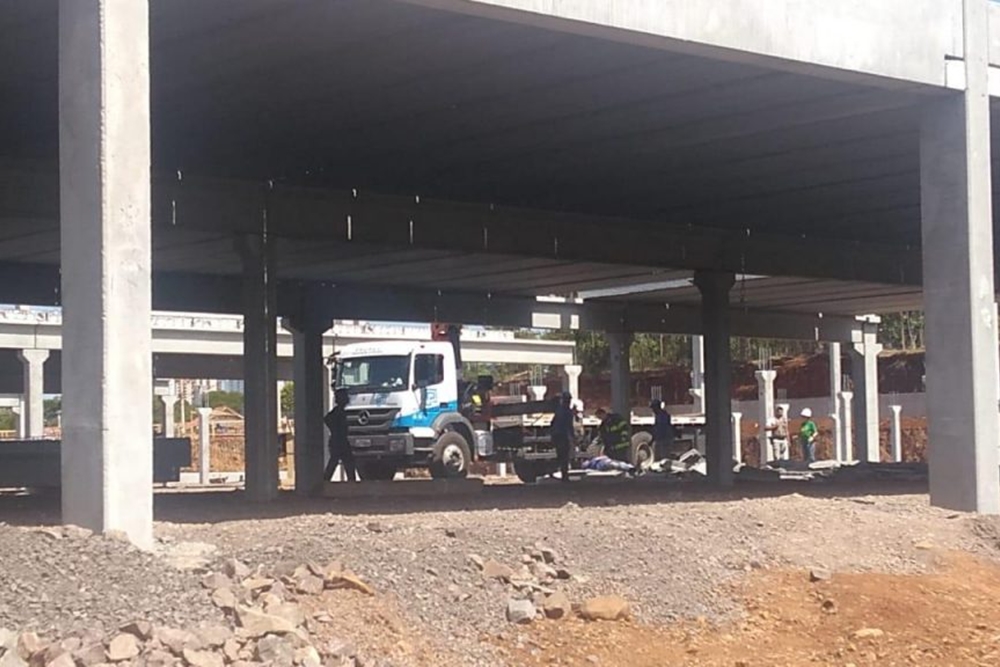 Trabalhadores ficam feridos após queda de laje na obra da Havan em Erechim