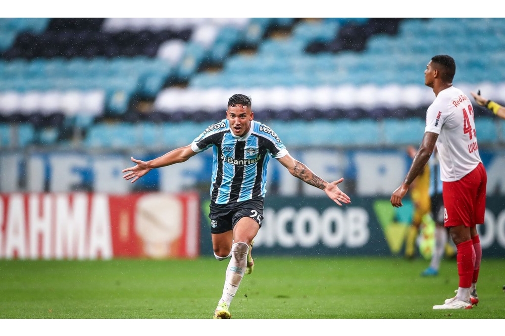 Grêmio goleia Bragantino e respira no Campeonato Brasileiro