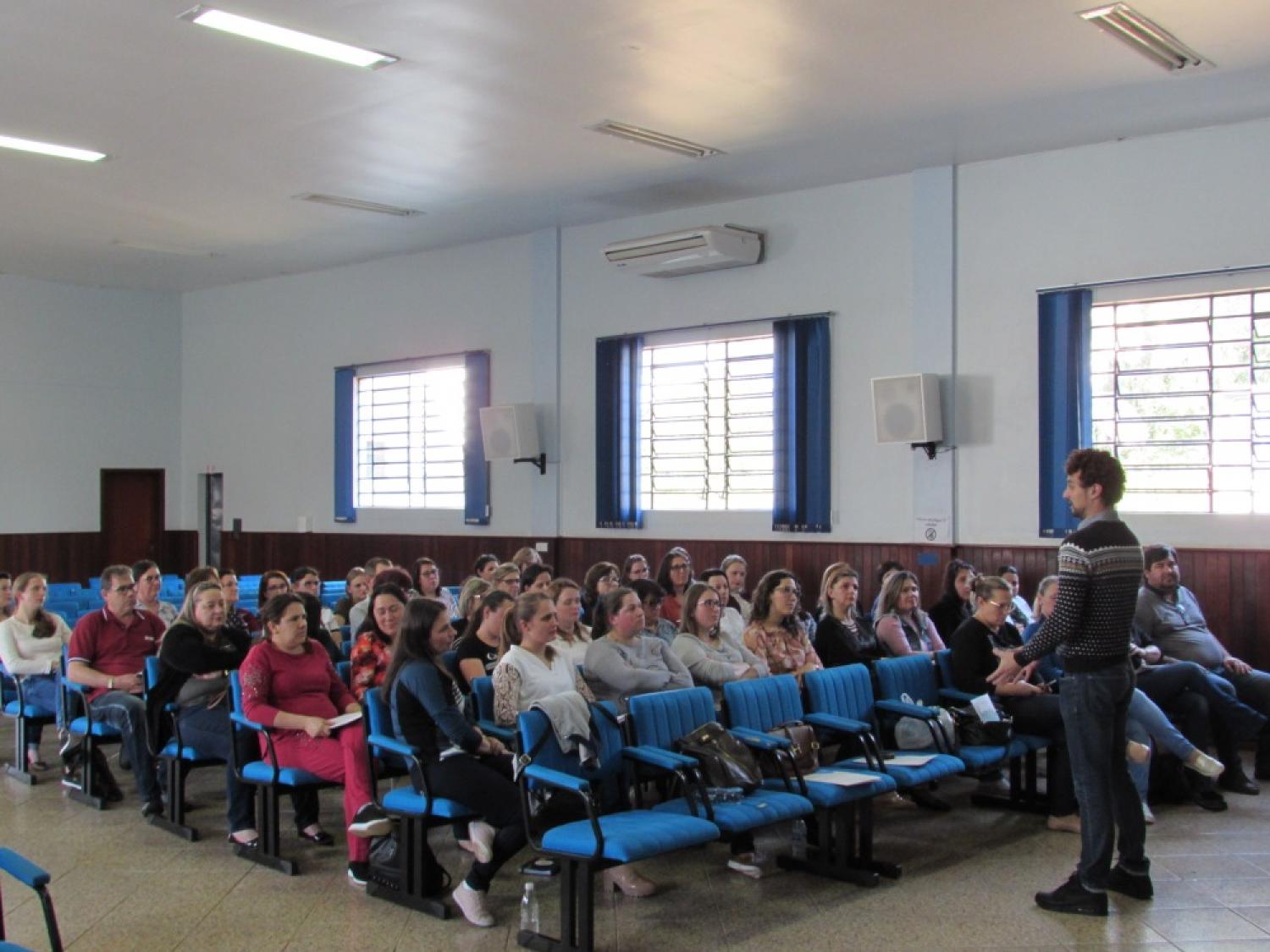 Professores municipais participam de formação