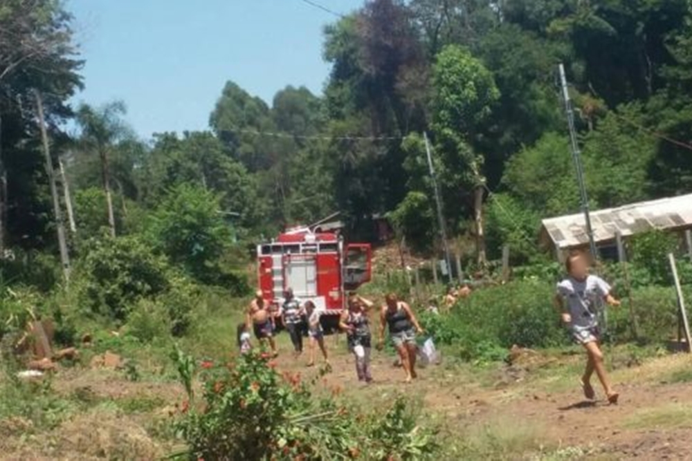 Residência é totalmente consumida pelo fogo em Planalto