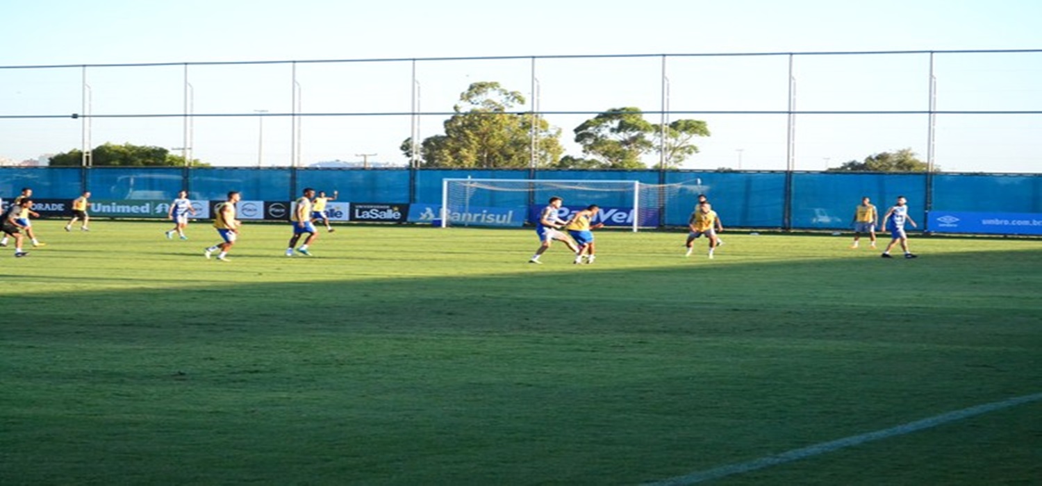 Renato fecha treino e deixa dúvida sobre substituto de Geromel para o Gre-Nal