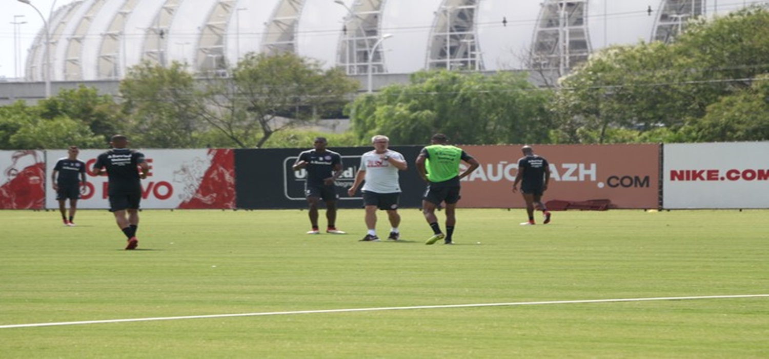 De olho no Gre-Nal, Odair arma Inter reserva com Ruan na lateral esquerda