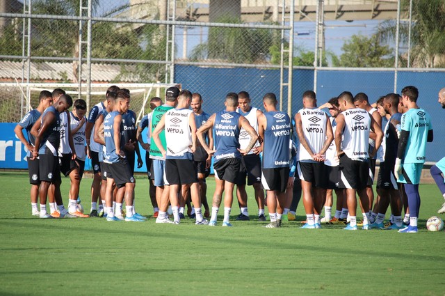 Renato volta a fechar treino e mantém dúvidas no Grêmio para decisão contra o Caxias