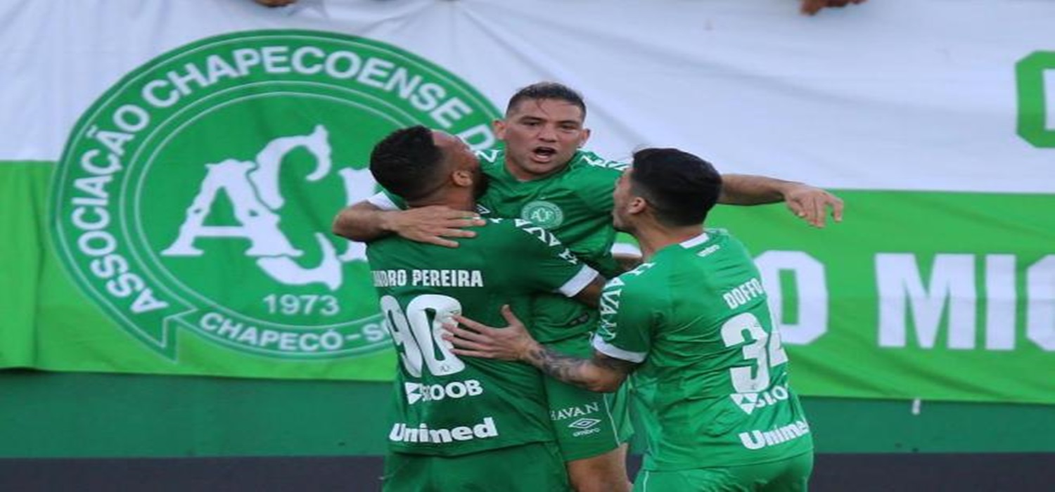 Chapecoense vence Corinthians na estreia de Guto Ferreira