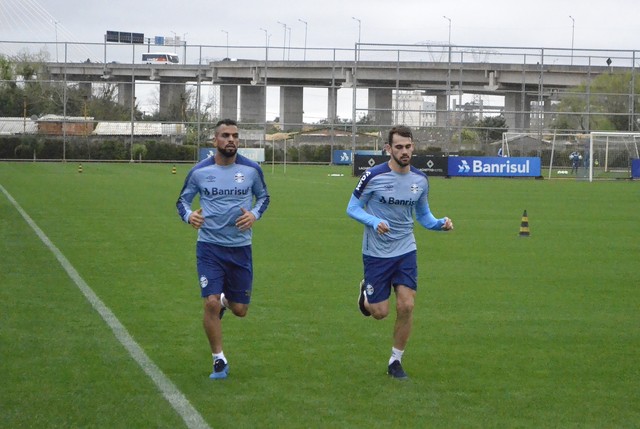 Grêmio x Goiás: Renato aprimora contra-ataques em treino com presença de Maicon e Vizeu