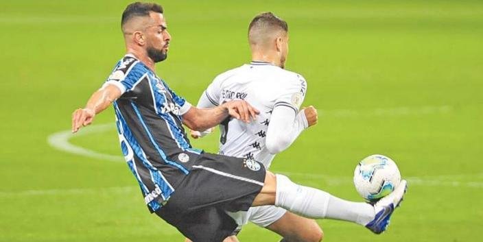 Futebol do Grêmio muda com volta de Maicon