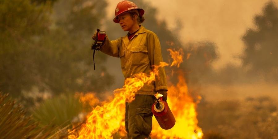 Incêndios deixam 15 mortos e obrigam 500 mil a abandonar casas nos EUA