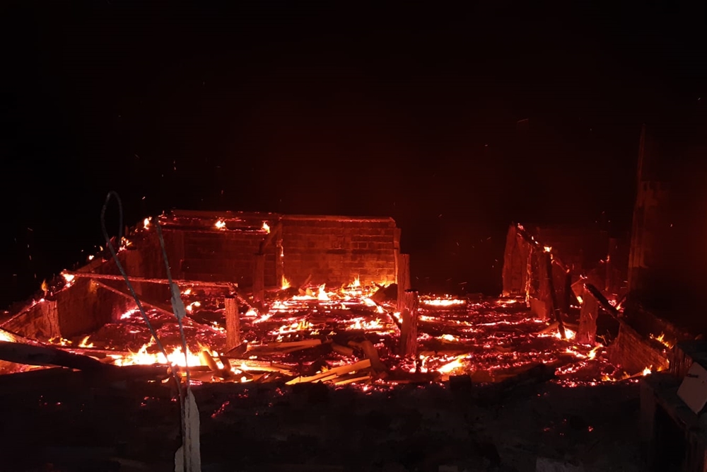 Residência é destruída por incêndio em Planalto