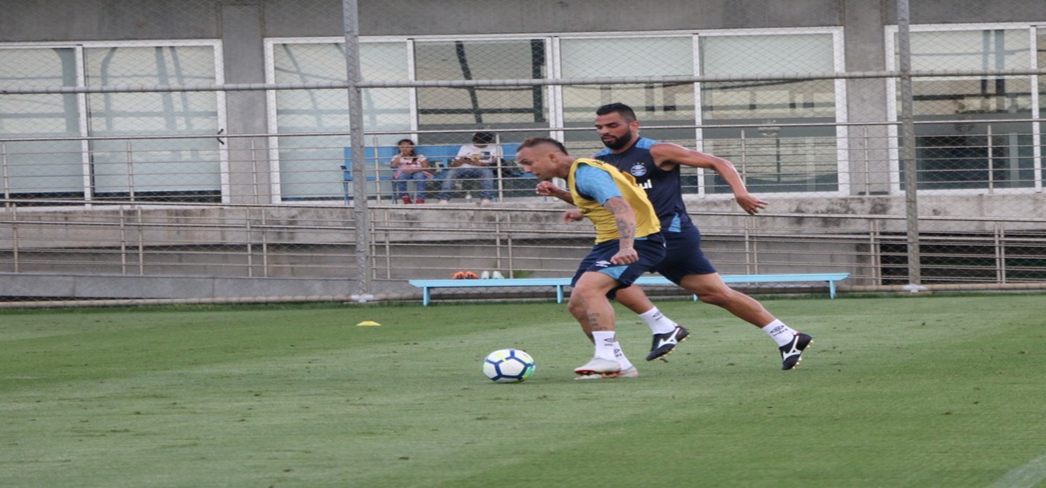 Grêmio foca em recuperação física do elenco e treina sem meio time titular