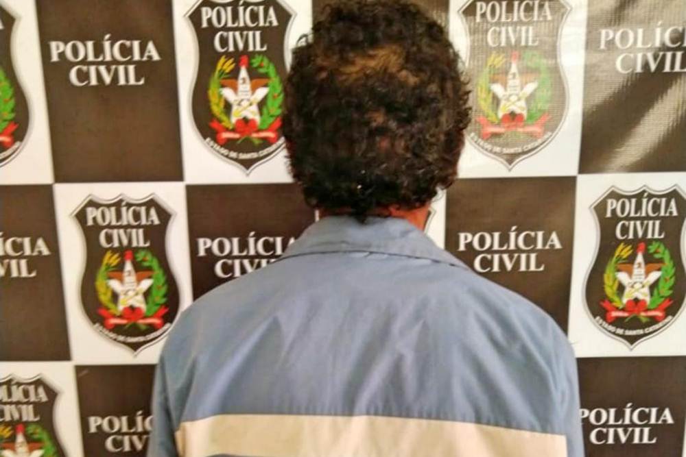 Homem é preso após 16 casos de agressão e ameaça contra mãe de 67 anos no Goio-Ên