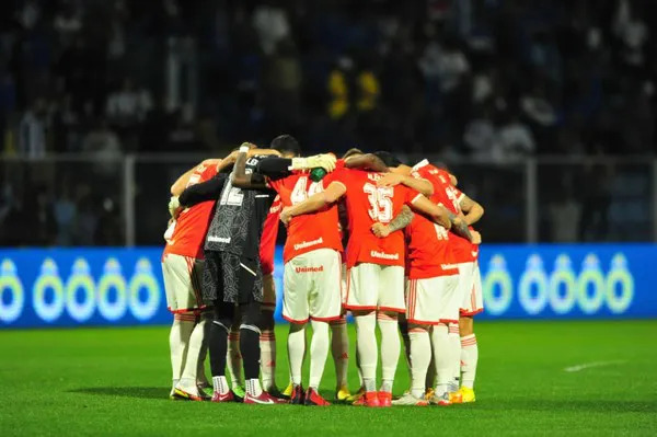 Internacional vence o Avaí no último minuto de jogo