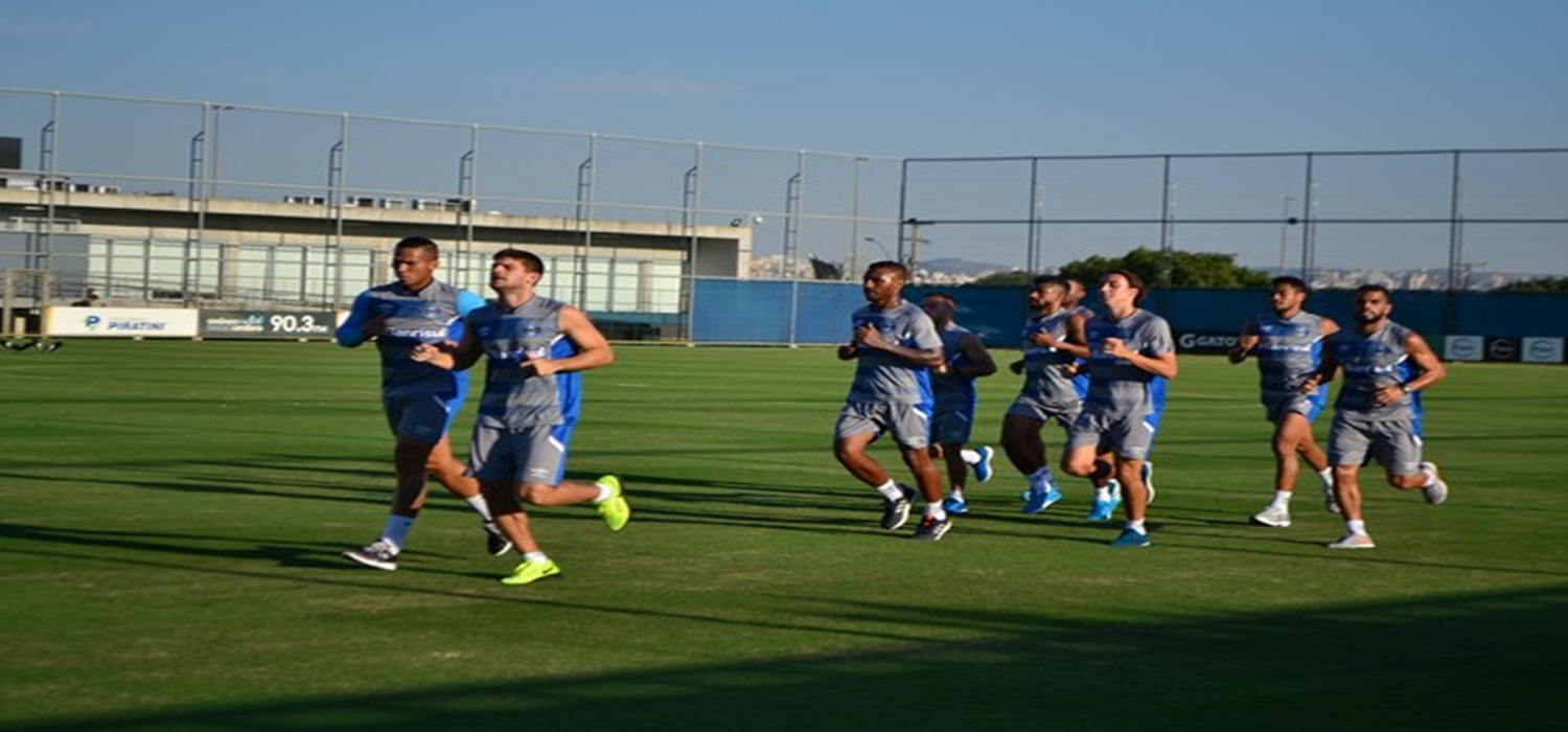 Grêmio volta aos treinos sem Renato e com trabalho físico para elenco