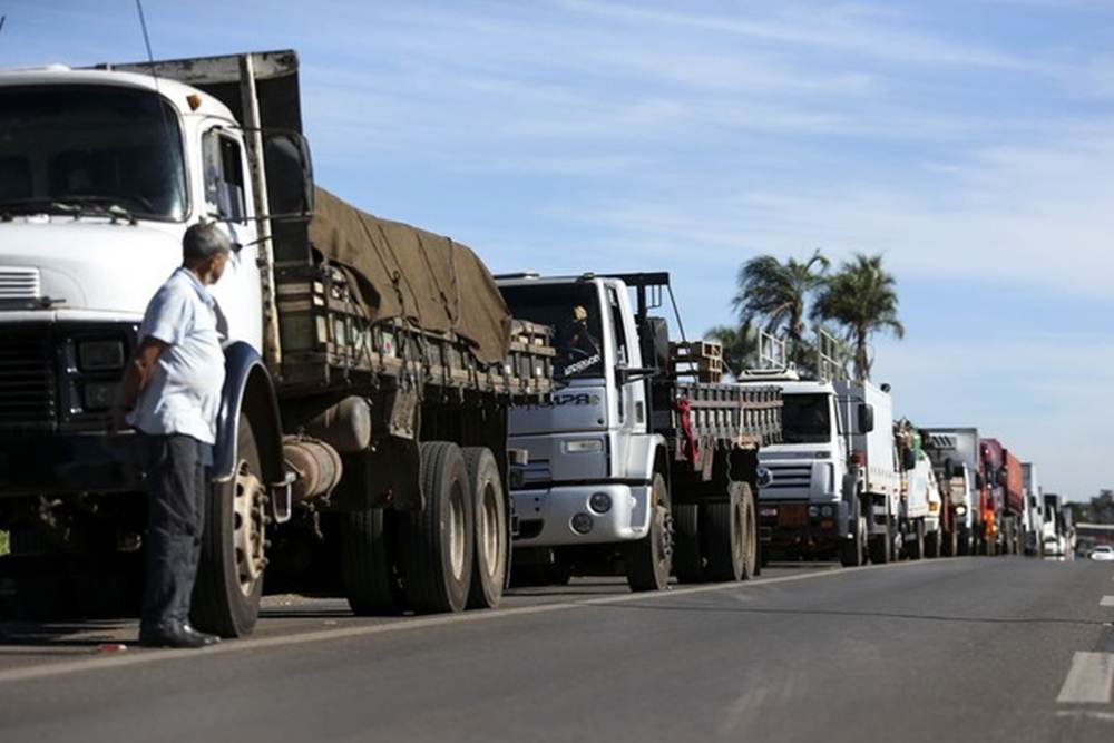 Caminhoneiros podem fazer nova greve a partir do dia 1º