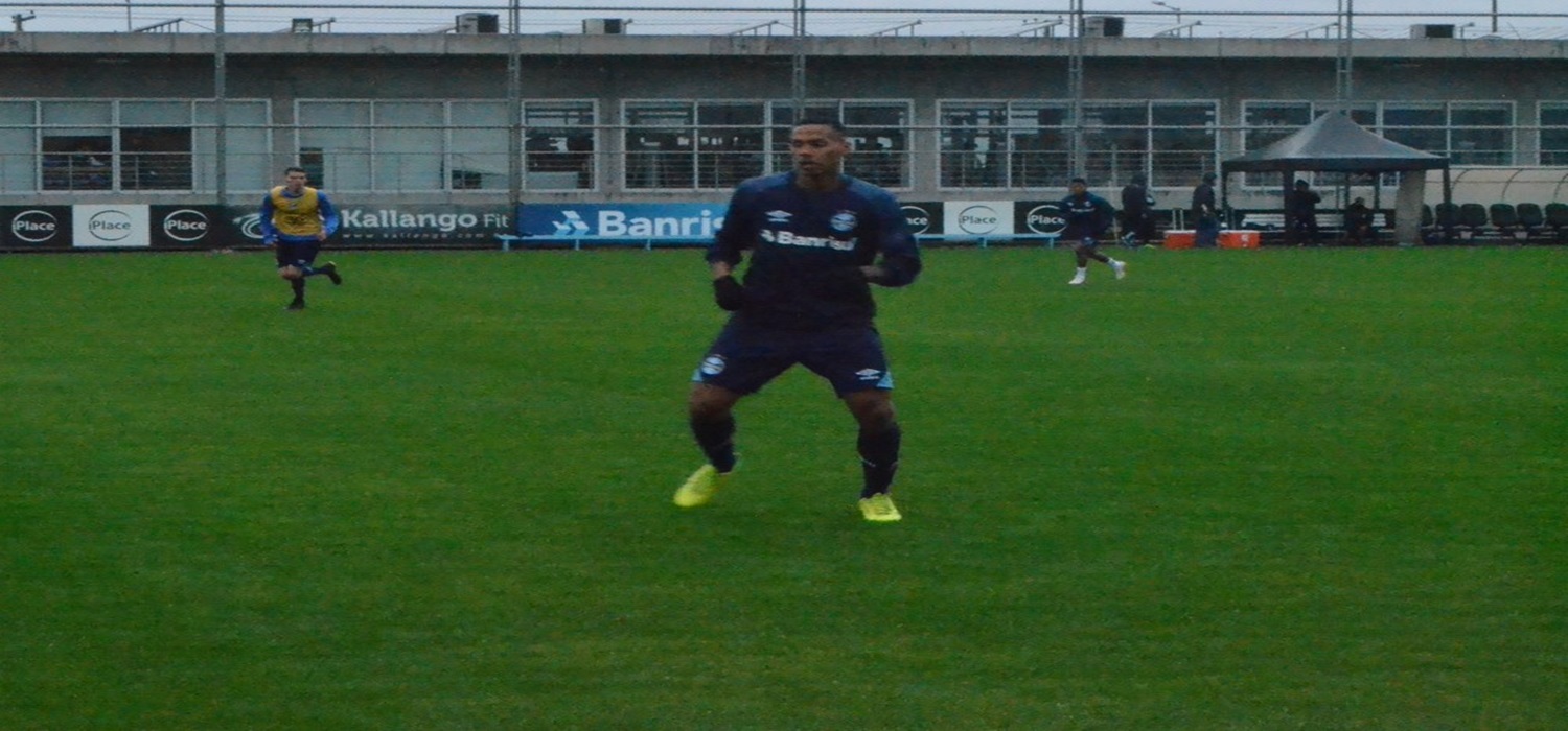 De olho no Vitória, Renato treina reservas do Grêmio e tem jovem do sub-20 no ataque