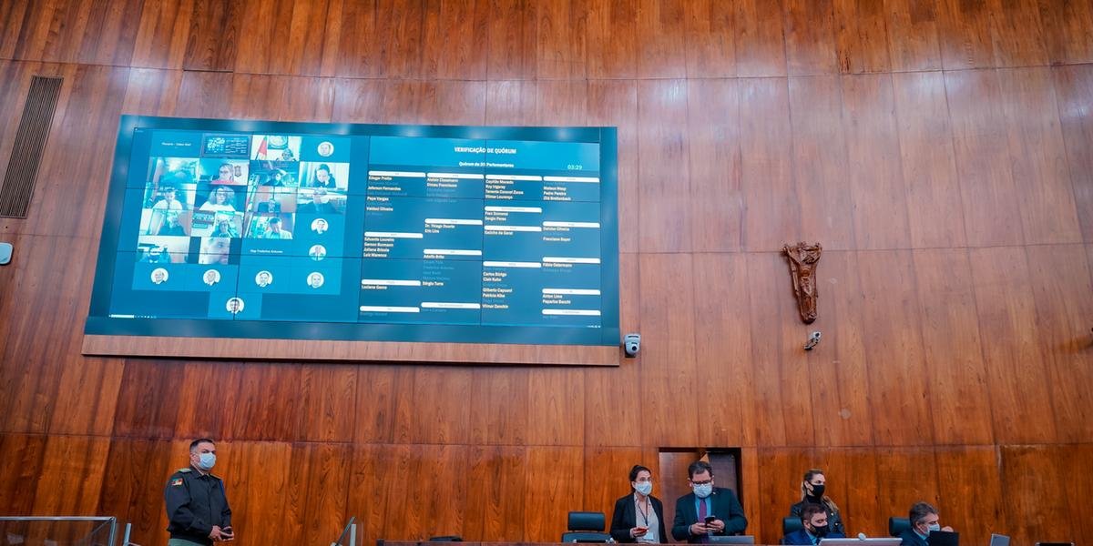 Assembleia derruba veto do governador Eduardo Leite aos honorários de sucumbência da PGE