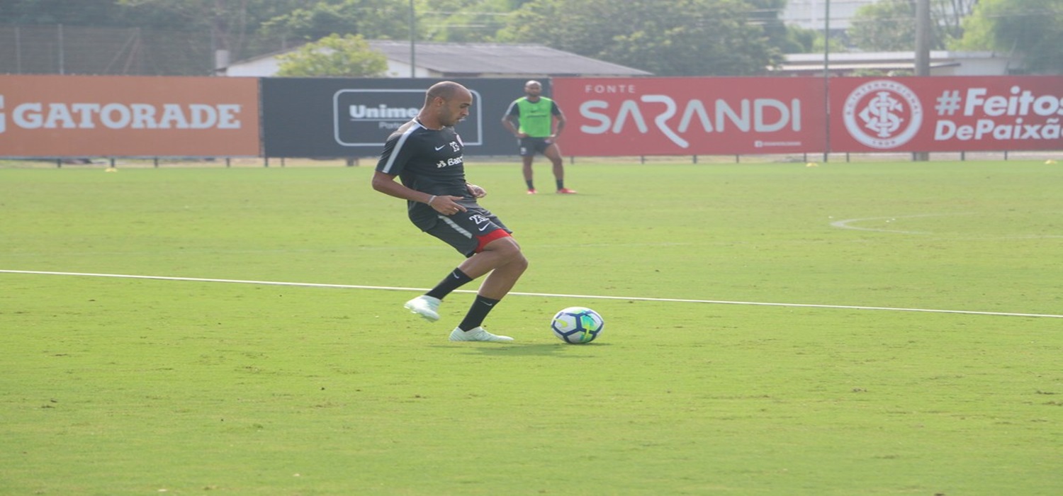 Inter faz treino tático com volta de Moledo e retorno de Dudu a trabalhos com bola