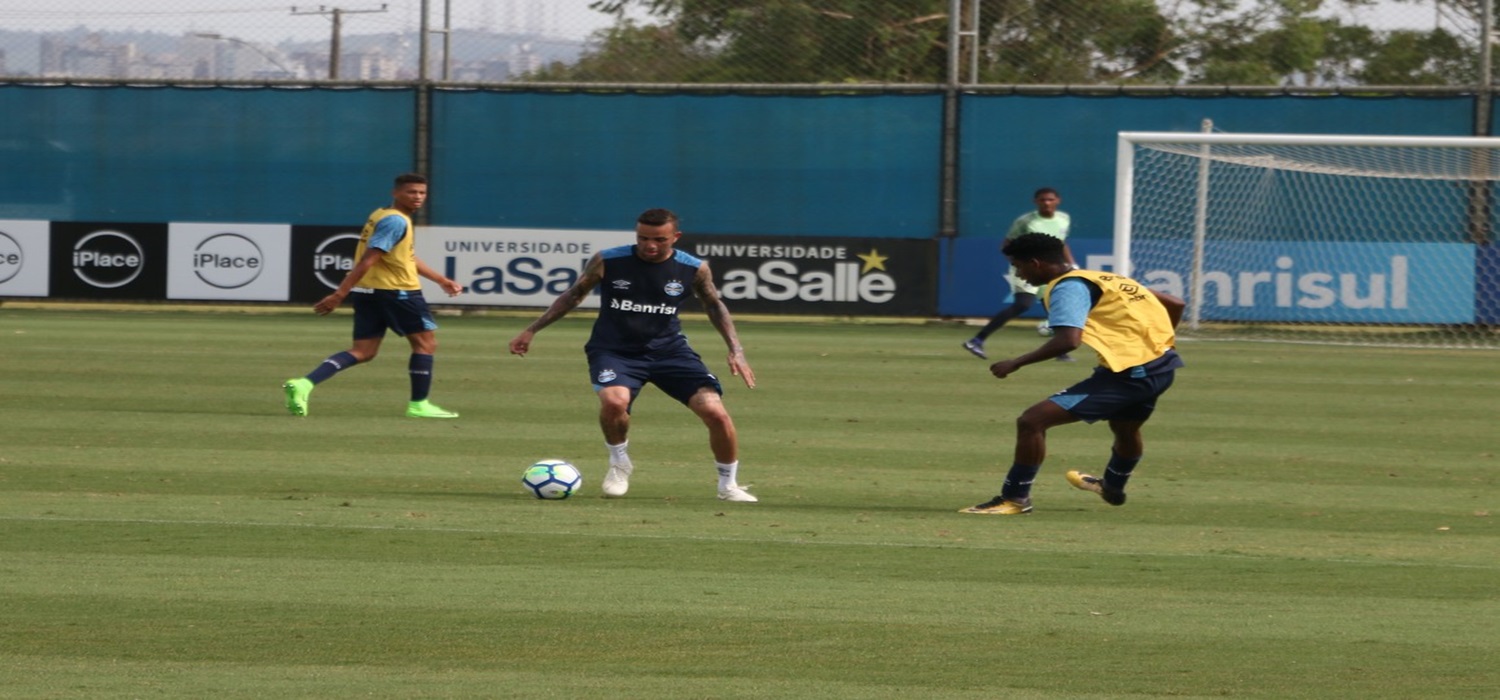 Luan participa de parte de coletivo e ensaia retorno ao Grêmio