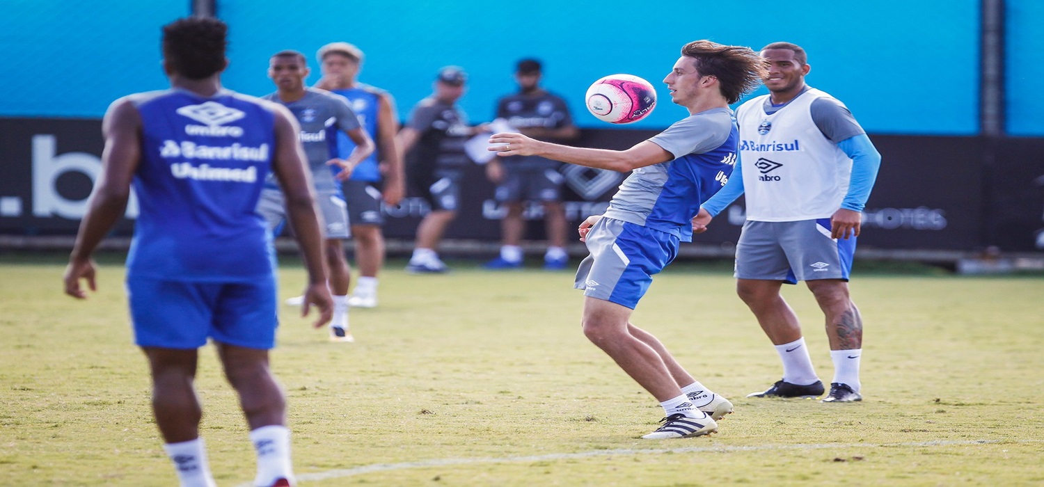 Geromel nega propostas para sair do Grêmio e quer manter nível por Seleção