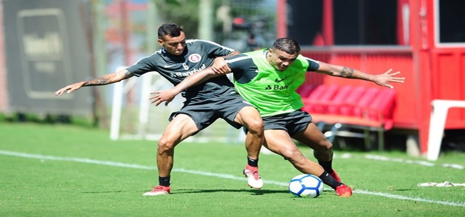 Odair promove trabalho de posse de bola e infiltração em treino do Inter