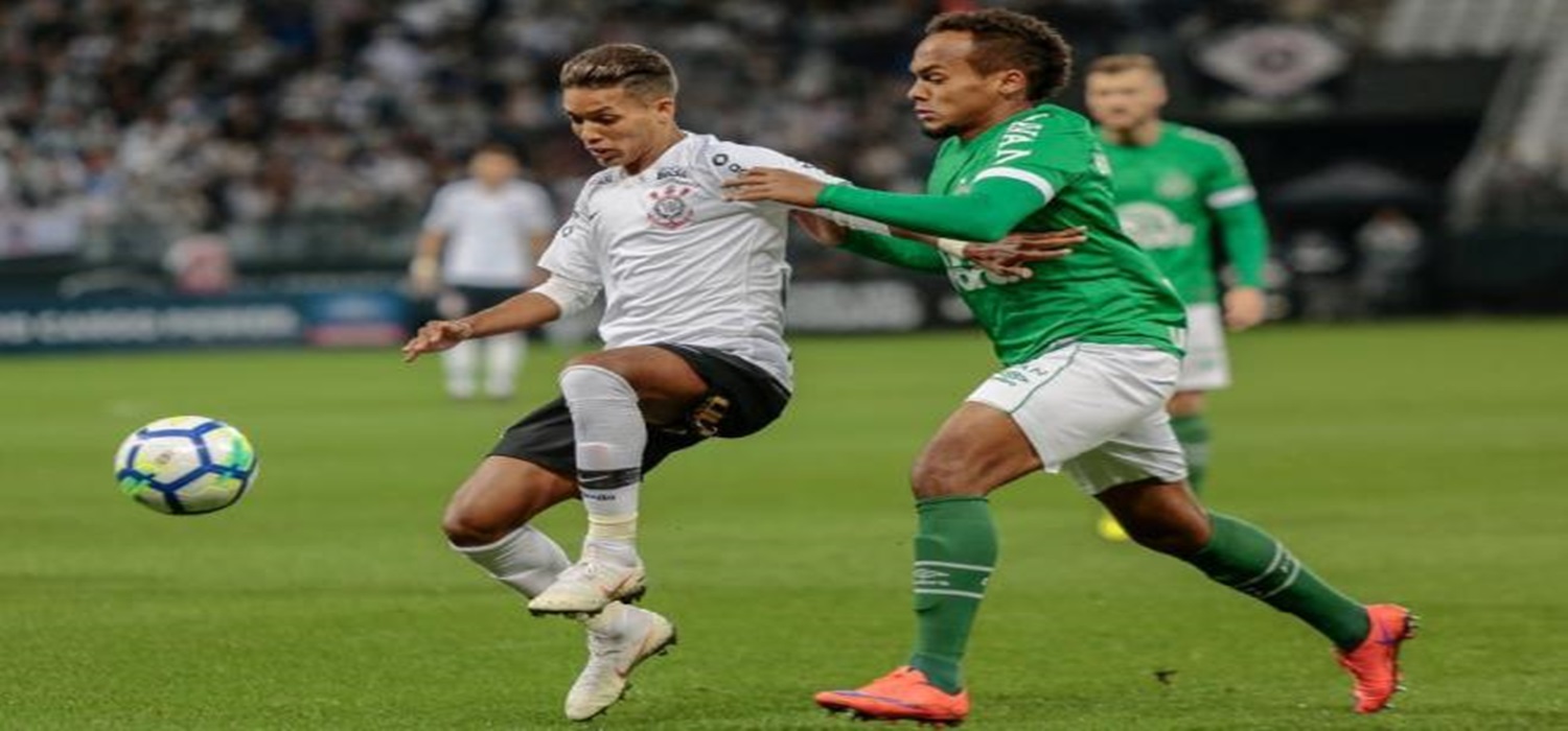 Chapecoense sofre gol no início e perde do Corinthians na ida das quartas de final