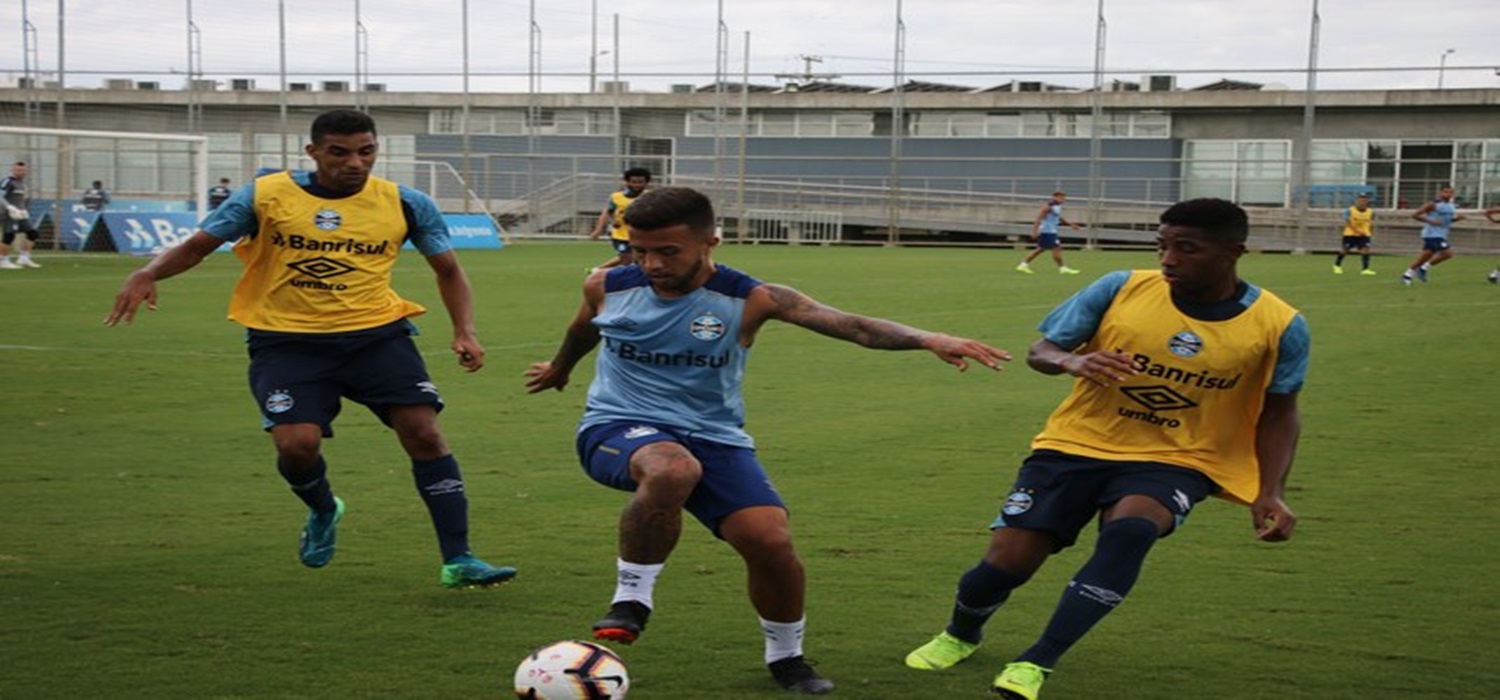 Renato Gaúcho comanda coletivo dos reservas e testa Matheus Henrique na lateral