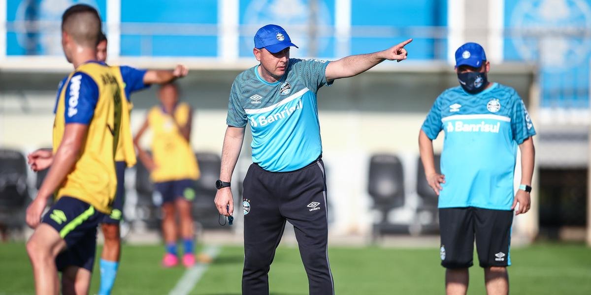 Grêmio trabalha ajustes de posicionamentos na marcação