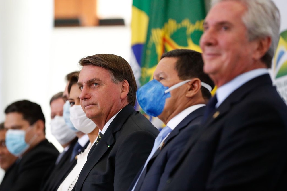 Governo negocia novo auxílio aos informais, afirma Bolsonaro