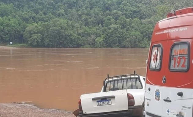 Bombeiros fazem buscas por balseiro desaparecido após naufrágio no Rio Uruguai