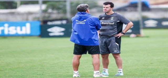 Renato tem papo com técnico do time B, e Arthur volta a correr em treino do Grêmio