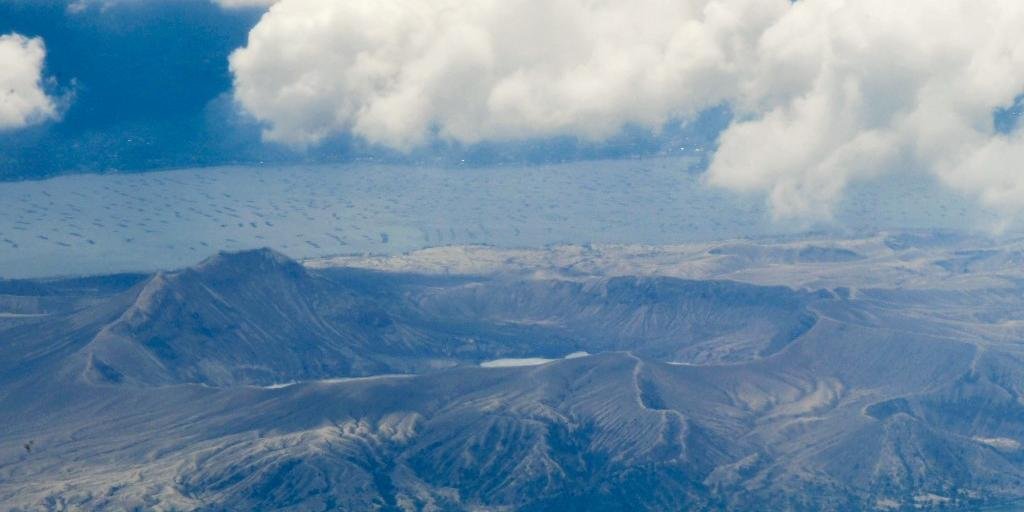 Filipinas entra em alerta após erupção do vulcão