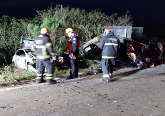 Grave acidente na ERS 324 deixa 9 lesionados e dois veículos destruídos