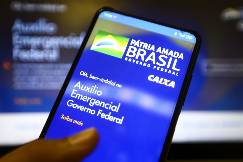 Beneficiários nascidos em agosto podem sacar auxílio hoje