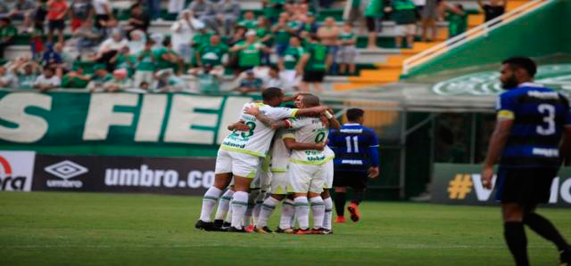 Em noite de testes, Chapecoense faz boa estreia e vence o Tubarão na Arena Condá.