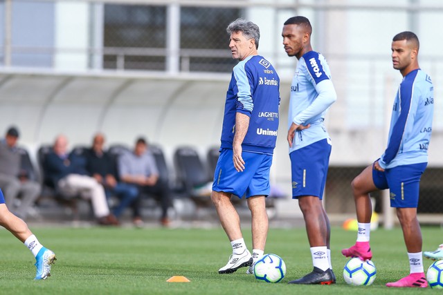 Grêmio x Athletico-PR: treino tem retorno de David Braz e papo de Renato com presidente