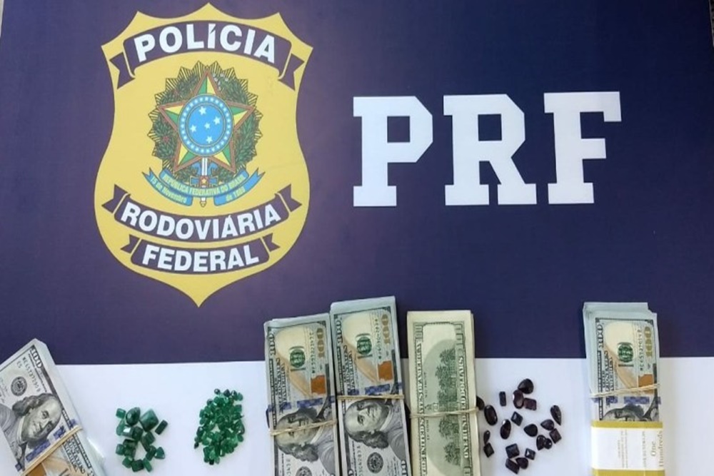 PRF apreende pedras preciosas e quase 50 mil dólares em Uruguaiana