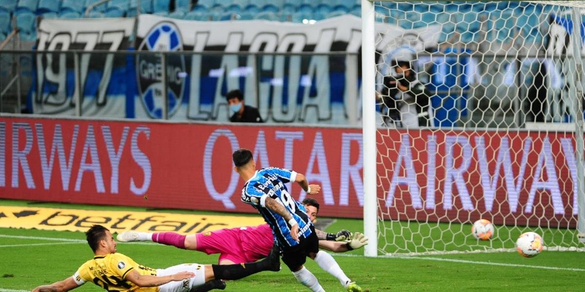 Grêmio volta a vencer o Guaraní e avança às quartas de final da Libertadores