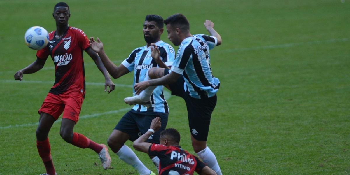 Grêmio perde para o Athletico-PR na Arena e segue sem pontuar no Brasileirão