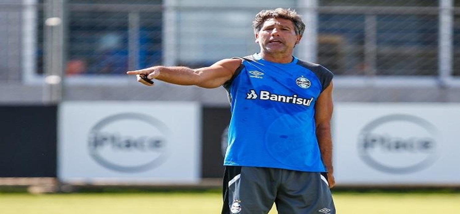 Renato comanda treino com portões fechados