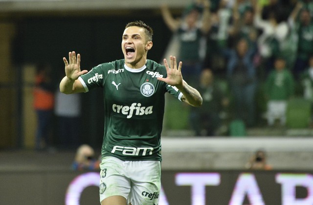 Grêmio faz proposta ao Palmeiras por Raphael Veiga, mas tentativa esbarra em valores