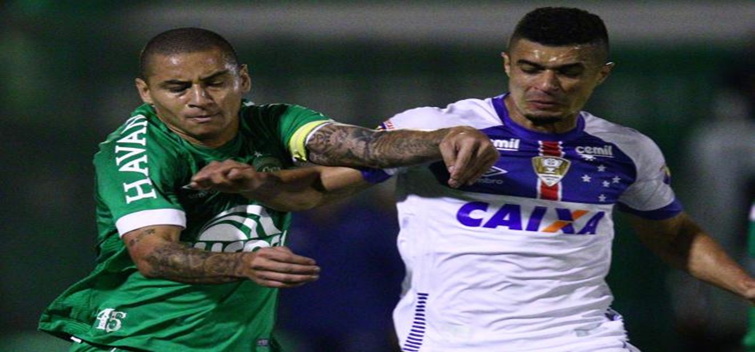 Chapecoense vence o Cruzeiro e se afasta do Z4