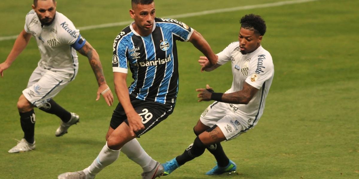 Diego Souza marca de pênalti no final e Grêmio empata com o Santos na Arena