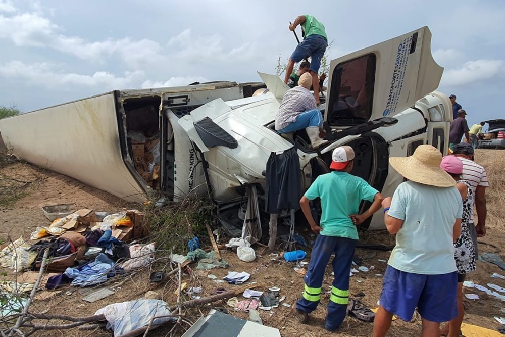 Mãe e dois filhos gaúchos morrem após acidente no Ceará