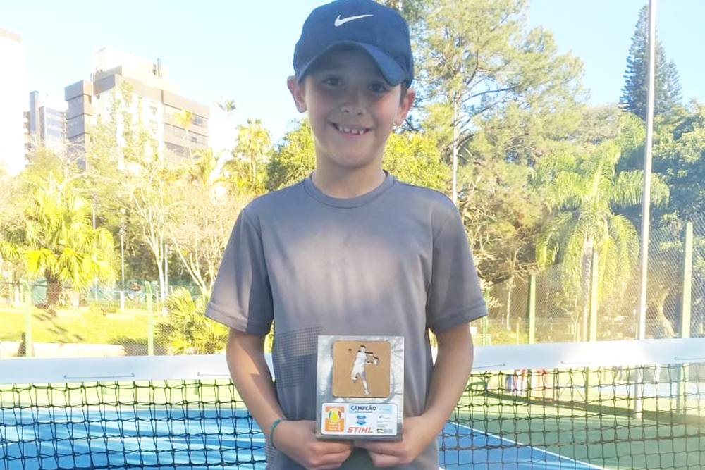 Frederiquense de 8 anos conquista bicampeonato no Circuito de Tênis Gaúcho