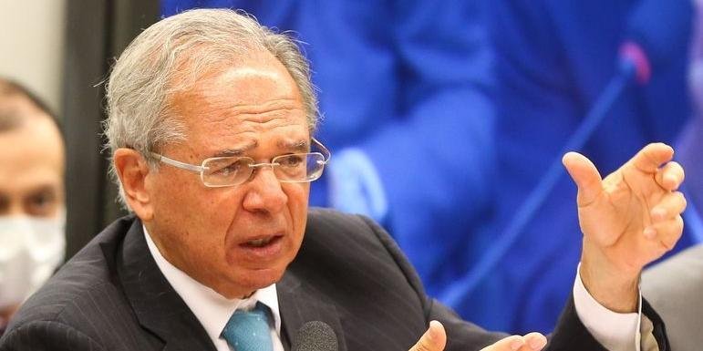 Governo avalia reduzir imposto para estimular atividade da indústria, diz Paulo Guedes